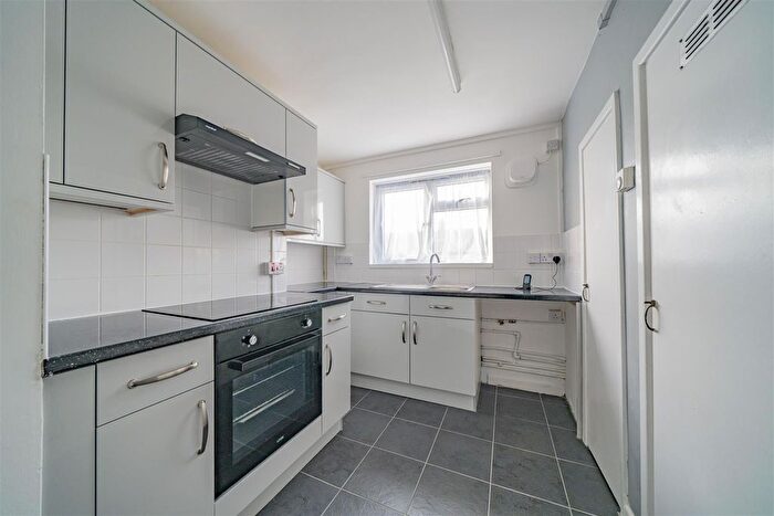 1 Bedroom Flat For Sale In East Weare Road, Portland, DT5