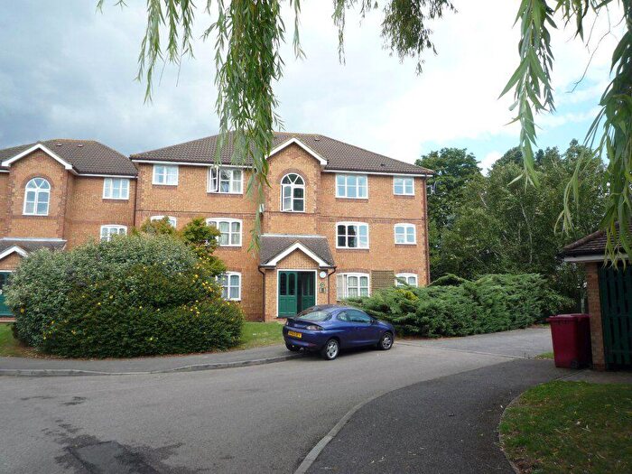 1 Bedroom Flat To Rent In Worcester Gardens, SL1