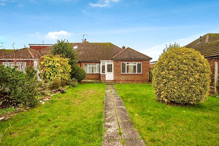 3 Bedroom Bungalow For Sale In Upper Avenue, Istead Rise, Gravesend, Kent, DA13