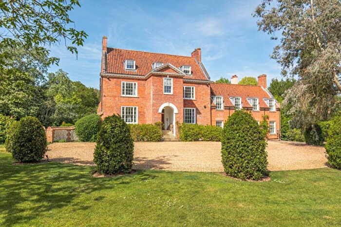 11 Bedroom Manor House For Sale In Distinguished Georgian Home In A Substantial Plot In Hillington, PE31