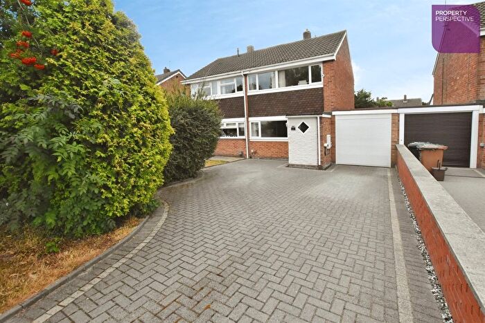 3 Bedroom Semi Detached House For Sale In Meadow Lane, DE11