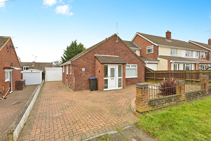 2 Bedroom Bungalow For Sale In Woodhill Road, Northampton, Northamptonshire, NN5