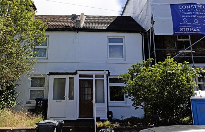 2 Bedroom End Of Terrace House For Sale In Chelsham Road, South Croydon, CR2