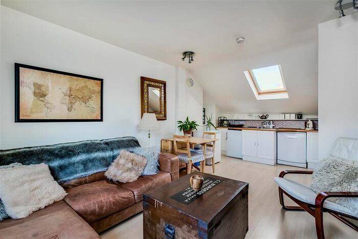 2 Bedroom Flat To Rent In Dafforne Road, London, SW17