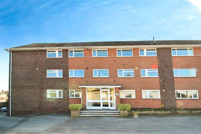 2 Bedroom Flat To Rent In Douglas Avenue, Exmouth, Devon, EX8