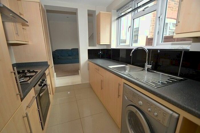 2 Bedroom Flat To Rent In Carlos Street, Godalming GU7
