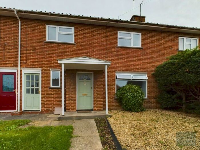 3 Bedroom Terraced House To Rent In Westfield Road, BA14