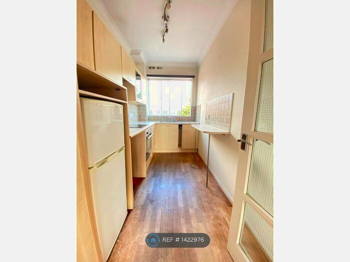 1 Bedroom Flat To Rent In Albert Road, Kingston Upon Thames, KT1