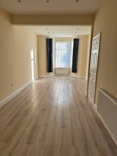 3 Bedroom Terraced House To Rent In North Road, Ilford, IG3