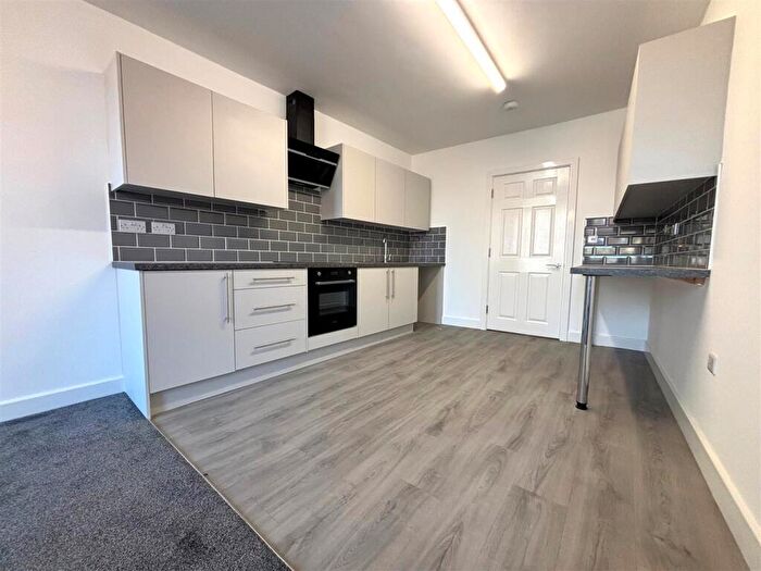 2 Bedroom Flat To Rent In High Street, Gosport, PO12