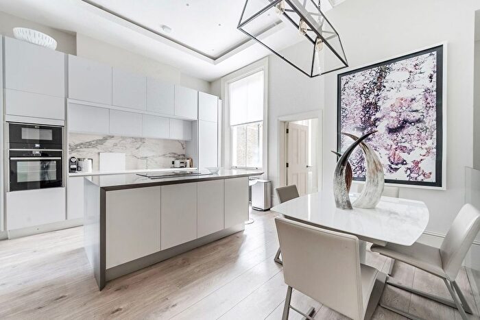 3 Bedroom Flat To Rent In Nevern Square, Earls Court, London, SW5