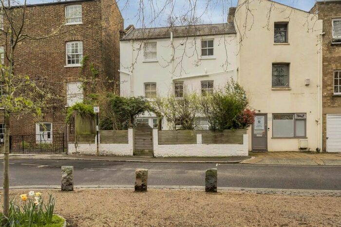 3 Bedroom House To Rent In Pond Square, Highgate, N6