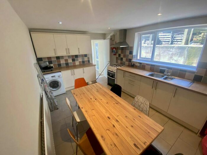 5 Bedroom Property To Rent In Richardson Street, Sandfields, City Centre, Swansea, SA1