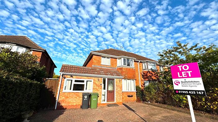 4 Bedroom Semi-detached House To Rent In Prestwich Avenue, Worcester, WR5