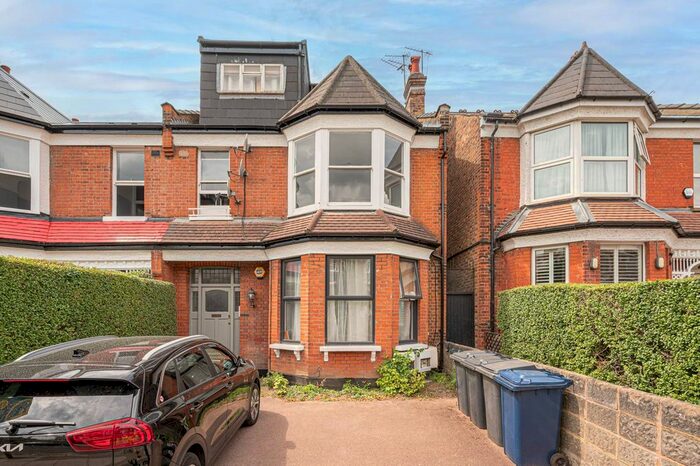 2 Bedroom Flat To Rent In Sunny Gardens Road, Hendon, London, NW4