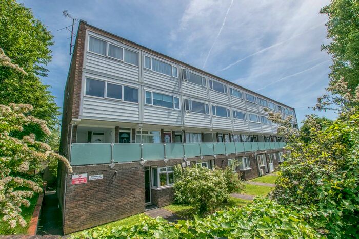 2 Bedroom Flat To Rent In Crib Street, Ware, SG12