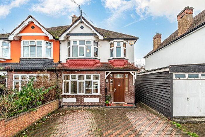 3 Bedroom Semi Detached House For Sale In Oaklands Avenue, Isleworth, TW7