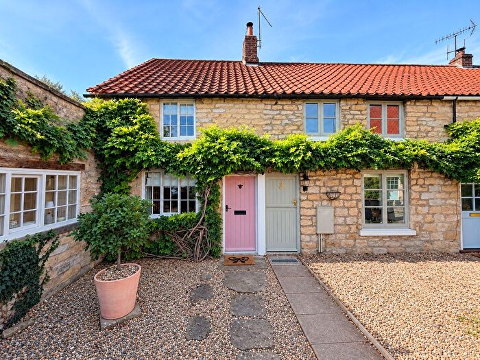 2 Bedroom Cottage For Sale In Beswicks Yard, Snainton, YO13
