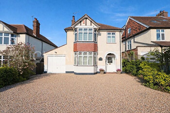 4 Bedroom Detached House For Sale In Potters Bar, EN6