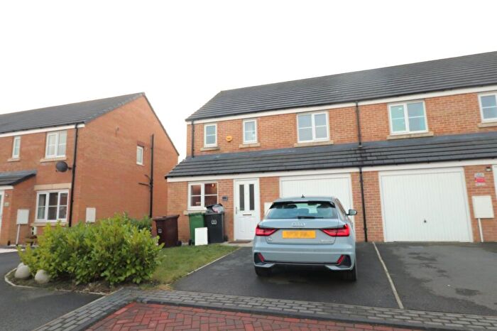 3 Bedroom Semi-Detached House To Rent In Scatcherd Mews, Morley, Leeds, West Yorkshire, LS27