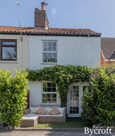 2 Bedroom End Of Terrace House For Sale In Old Coast Road, Ormesby, Great Yarmouth, NR29