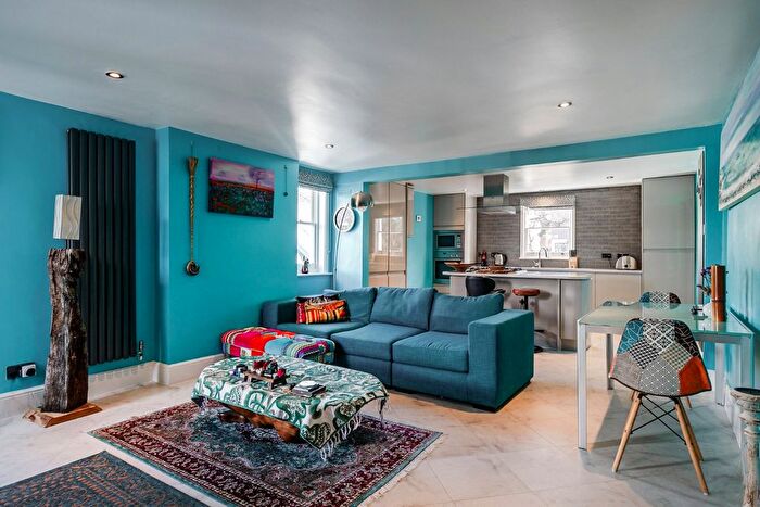 3 Bedroom Flat For Sale In Winchester Road, Highgate, London, N6