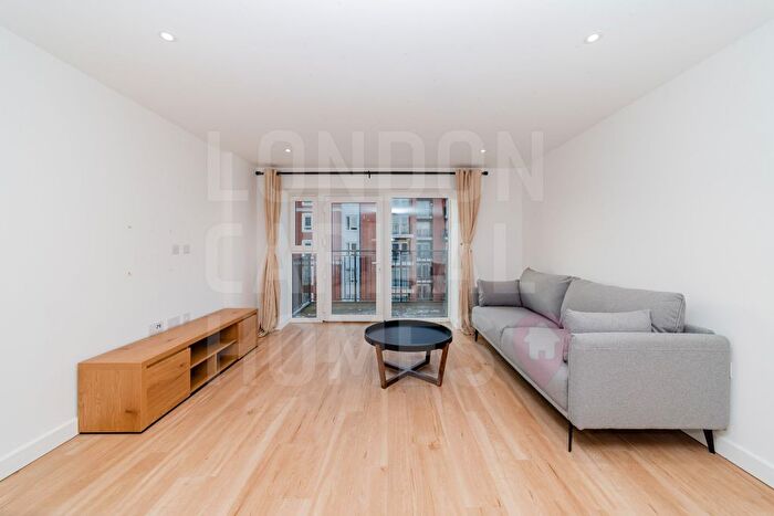 2 Bedroom Flat To Rent In Fairbank House, Beaufort Square, NW9