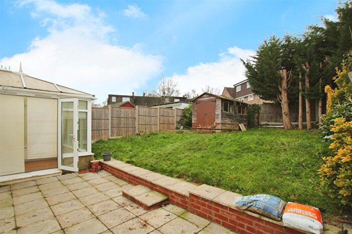 5 Bedroom Property To Rent In Glenbrook South, Enfield, EN2