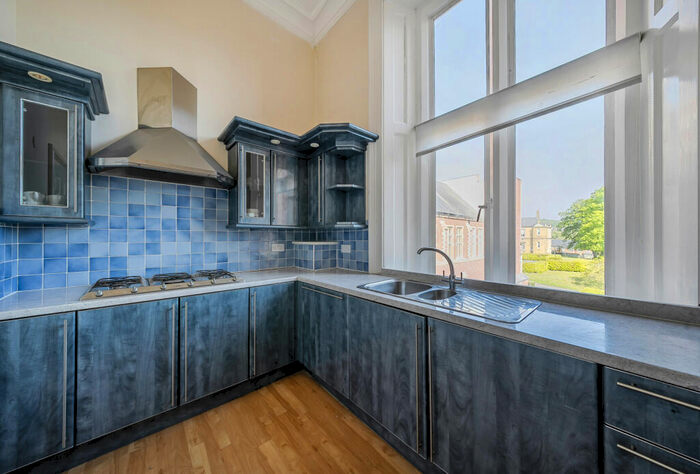 1 Bedroom Apartment For Sale In Royal Earlswood Park, Redhill, Surrey, RH1