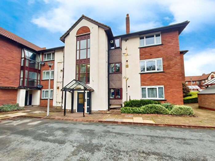 2 Bedroom Flat For Sale In Knights Court, Canterbury Gardens, Salford, M5