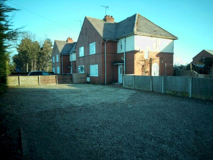 2 Bedroom Semi-Detached House To Rent In Summerseat, DN9