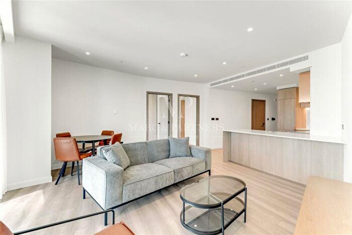 2 Bedroom Apartment To Rent In The Aspen, Marsh Wall, London, E14
