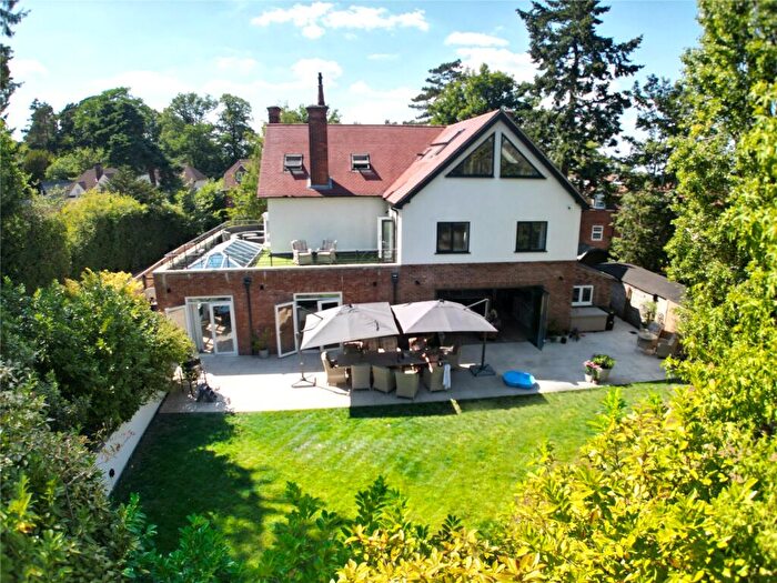 6 Bedroom Detached House For Sale In Heyward Gardens, Newbury, Berkshire, RG14