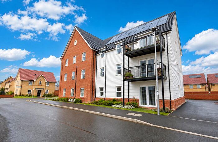 2 Bedroom Flat For Sale In Augusta Road, Stanford-le-Hope, SS17