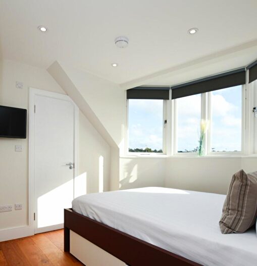 Apartment To Rent In Finchley Road, Golders Green, NW11