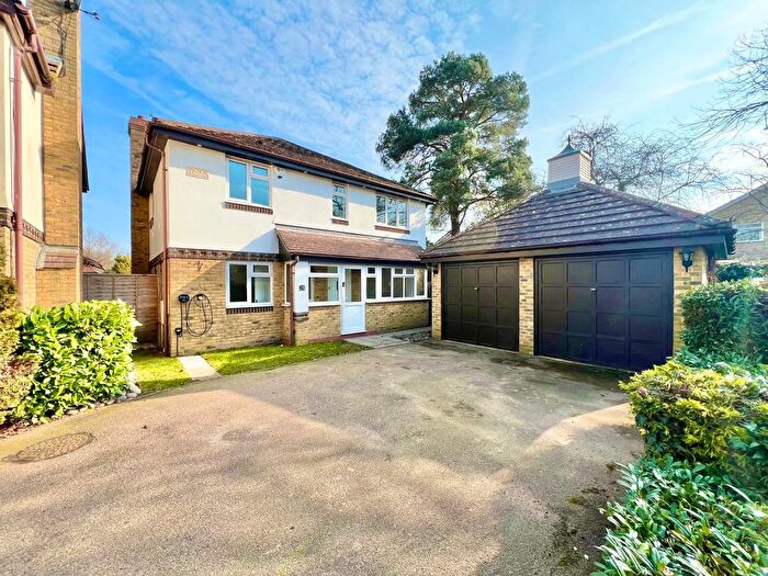 4 Bedroom Detached House To Rent In Minehurst Road, Mytchett, Camberley, GU16