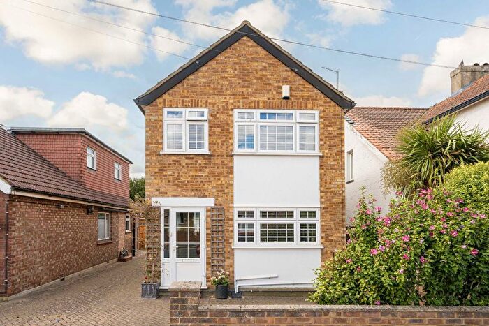 3 Bedroom Detached House For Sale In Ethel Road, Ashford, TW15