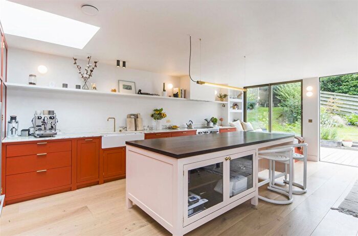 4 Bedroom Detached House For Sale In Daniell Road, Truro, TR1