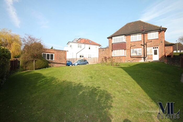 2 Bedroom Maisonette To Rent In Brim Hill, Hampstead Garden Suburb, N2