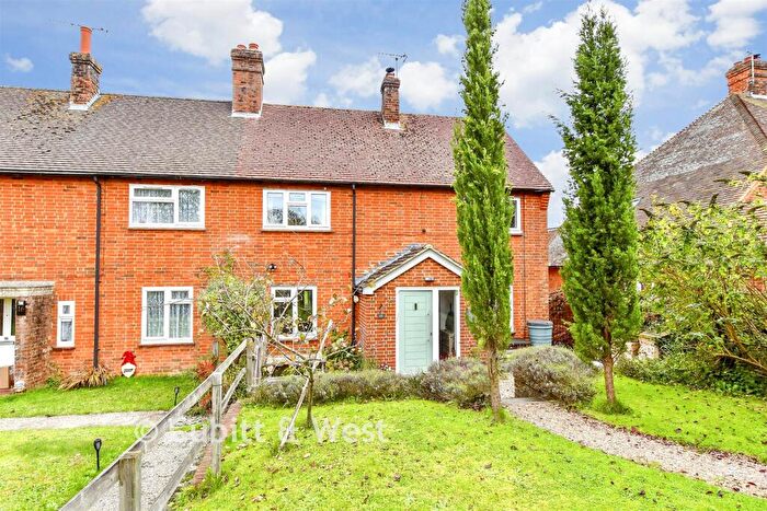 4 Bedroom Semi-Detached House For Sale In Guillod Cottages, Graffham, Petworth, West Sussex, GU28