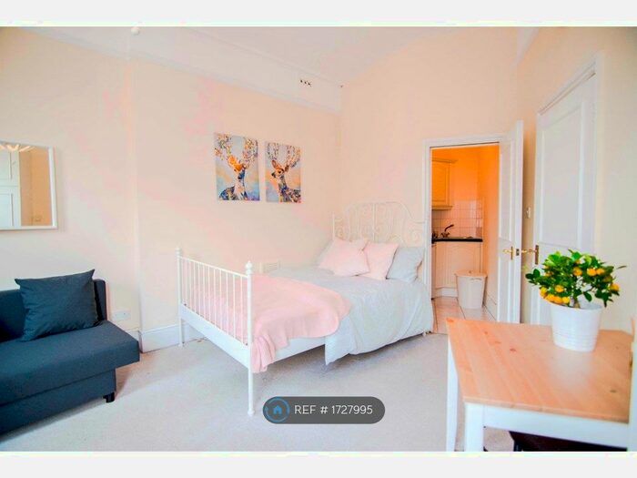 1 Bedroom Flat To Rent In Holland Park Gardens, London, W14