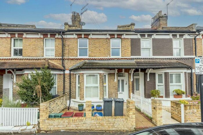 2 Bedroom Flat To Rent In Glebe Street, London, W4