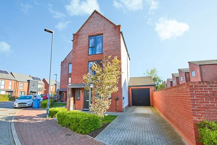 3 Bedroom Link Detached House For Sale In Dumfries Drive, Derby, Derbyshire, DE22