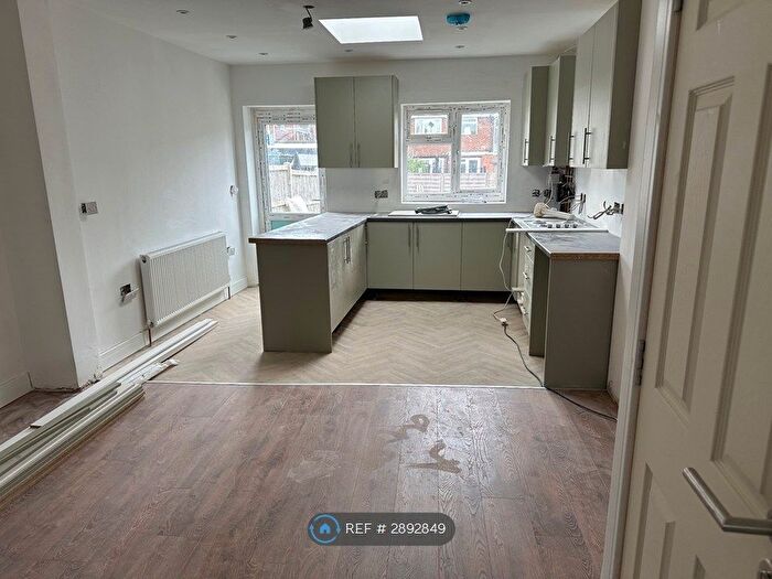3 Bedroom Semi-Detached House To Rent In Eighth Avenue, Luton, LU3