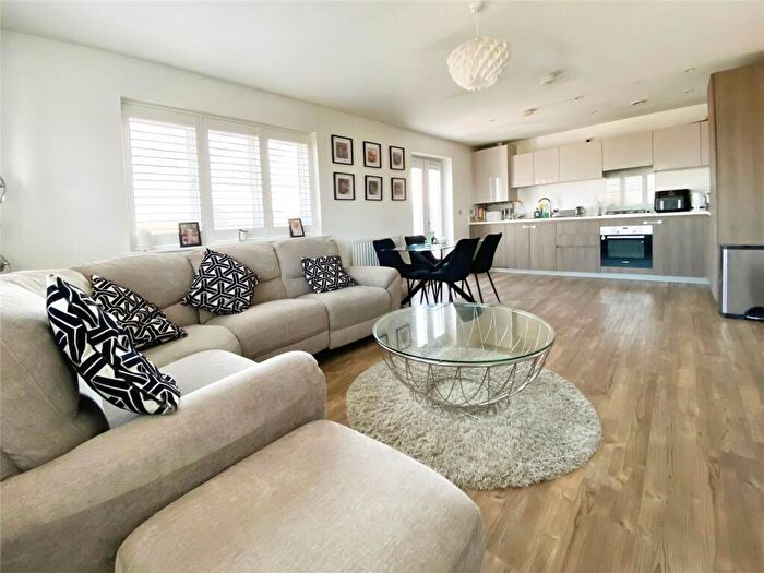 2 Bedroom Apartment For Sale In Diamond Jubilee Way, Wokingham, Berkshire, RG40