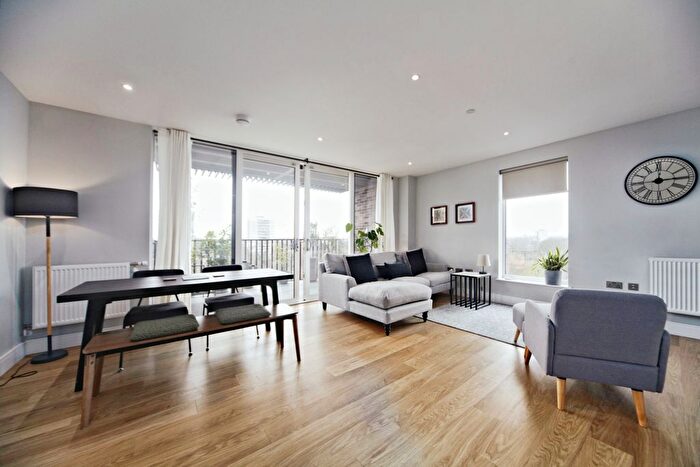 2 Bedroom Flat To Rent In Plough Lane, London, SW17