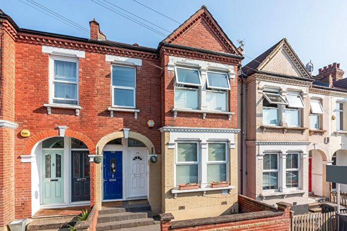 3 Bedroom Flat To Rent In Mersham Road, Thornton Heath, CR7