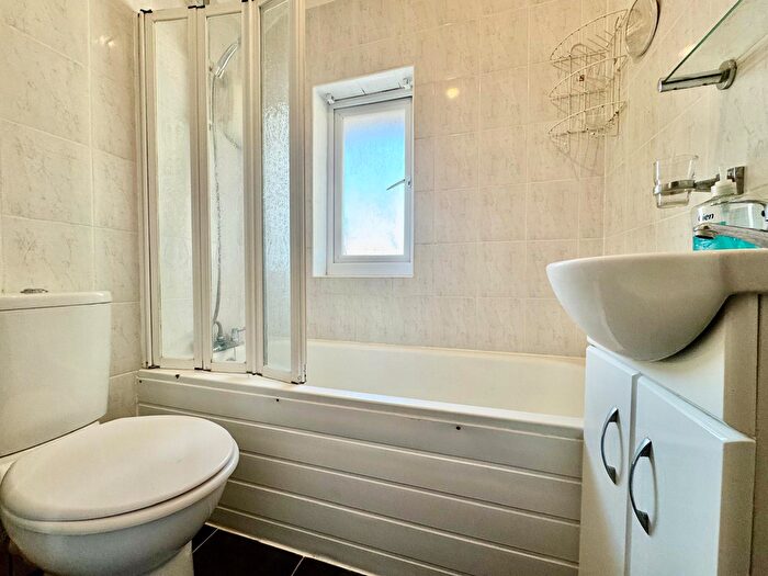 4 Bedroom Semi-Detached House To Rent In Hampden Road, Harrow, HA3