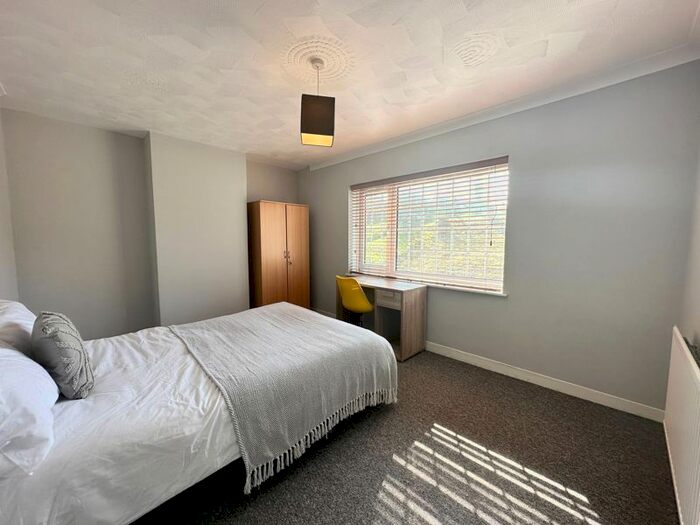 5 Bedroom Semi-Detached House To Rent In Roundway, Brighton, BN1