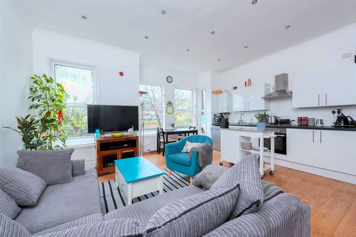 2 Bedroom Flat To Rent In Leigham Vale, Streatham Hill, Lambeth, London, SW16
